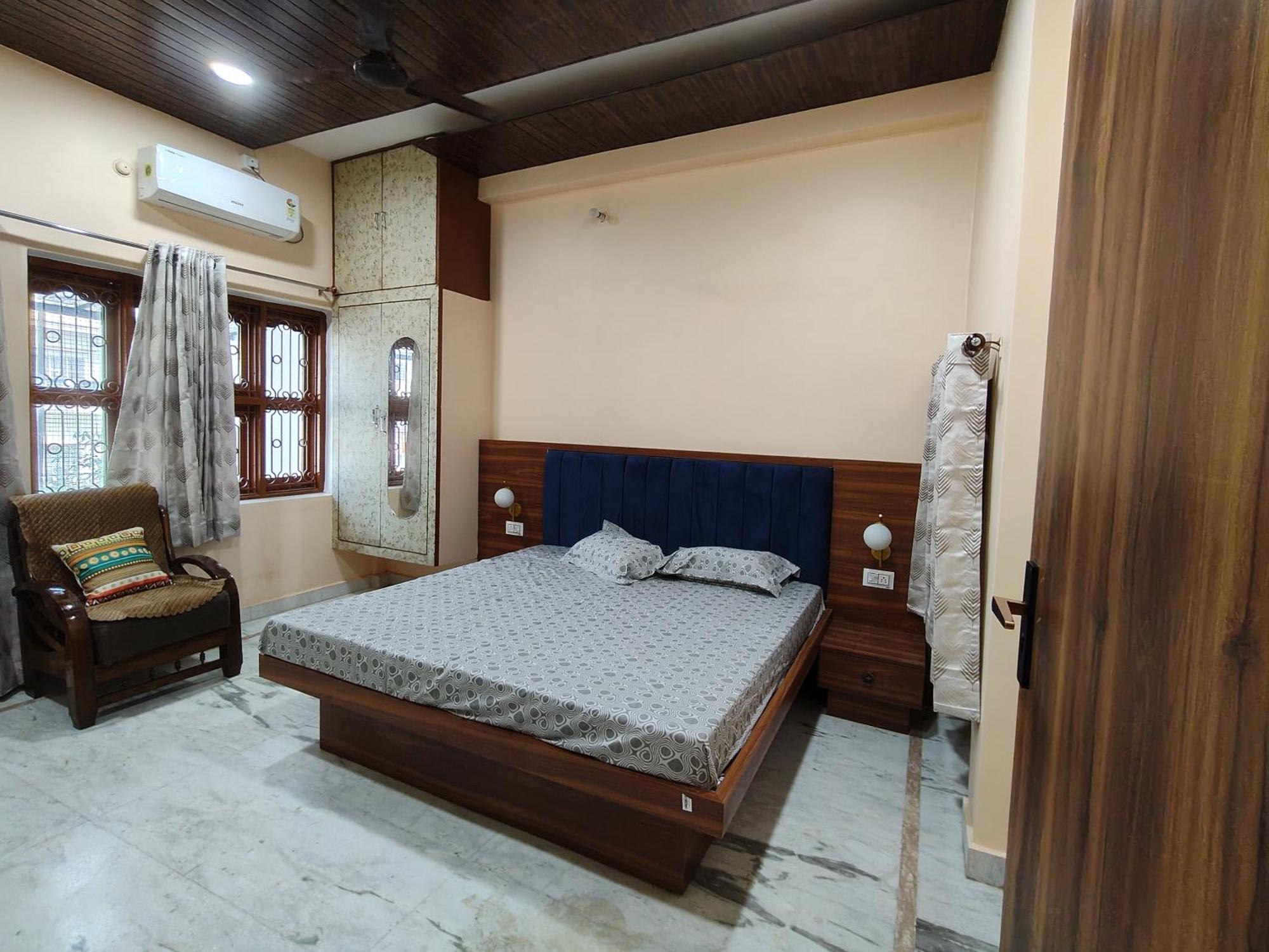 Kashivas - Spacious 2bhk Near Assi Ghat Apartment *