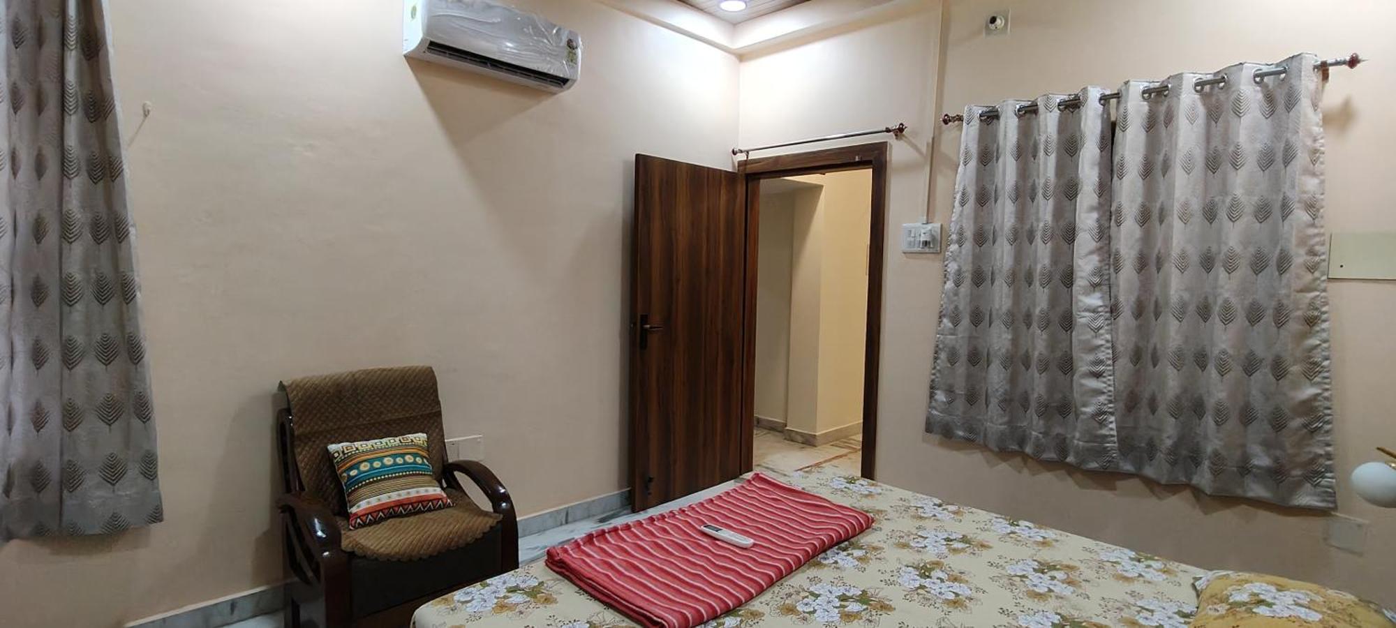 Kashivas - Spacious 2bhk Near Assi Ghat Apartment *