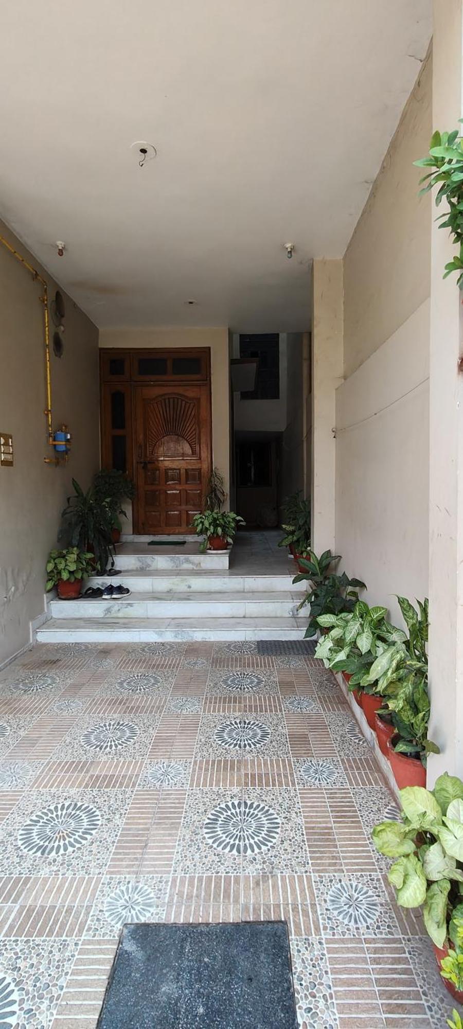 Kashivas - Spacious 2bhk Near Assi Ghat Apartment