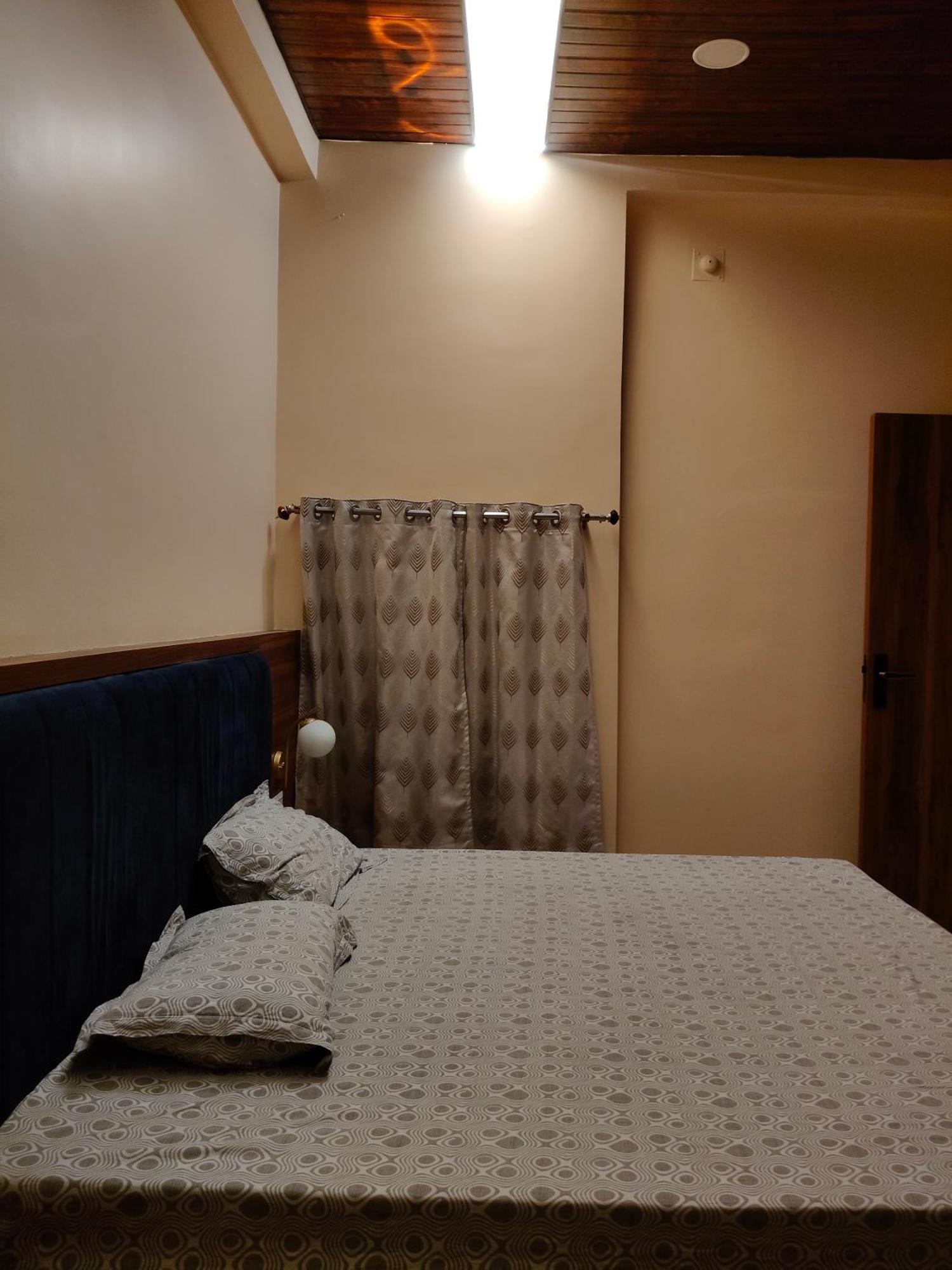 Kashivas - Spacious 2bhk Near Assi Ghat Apartment