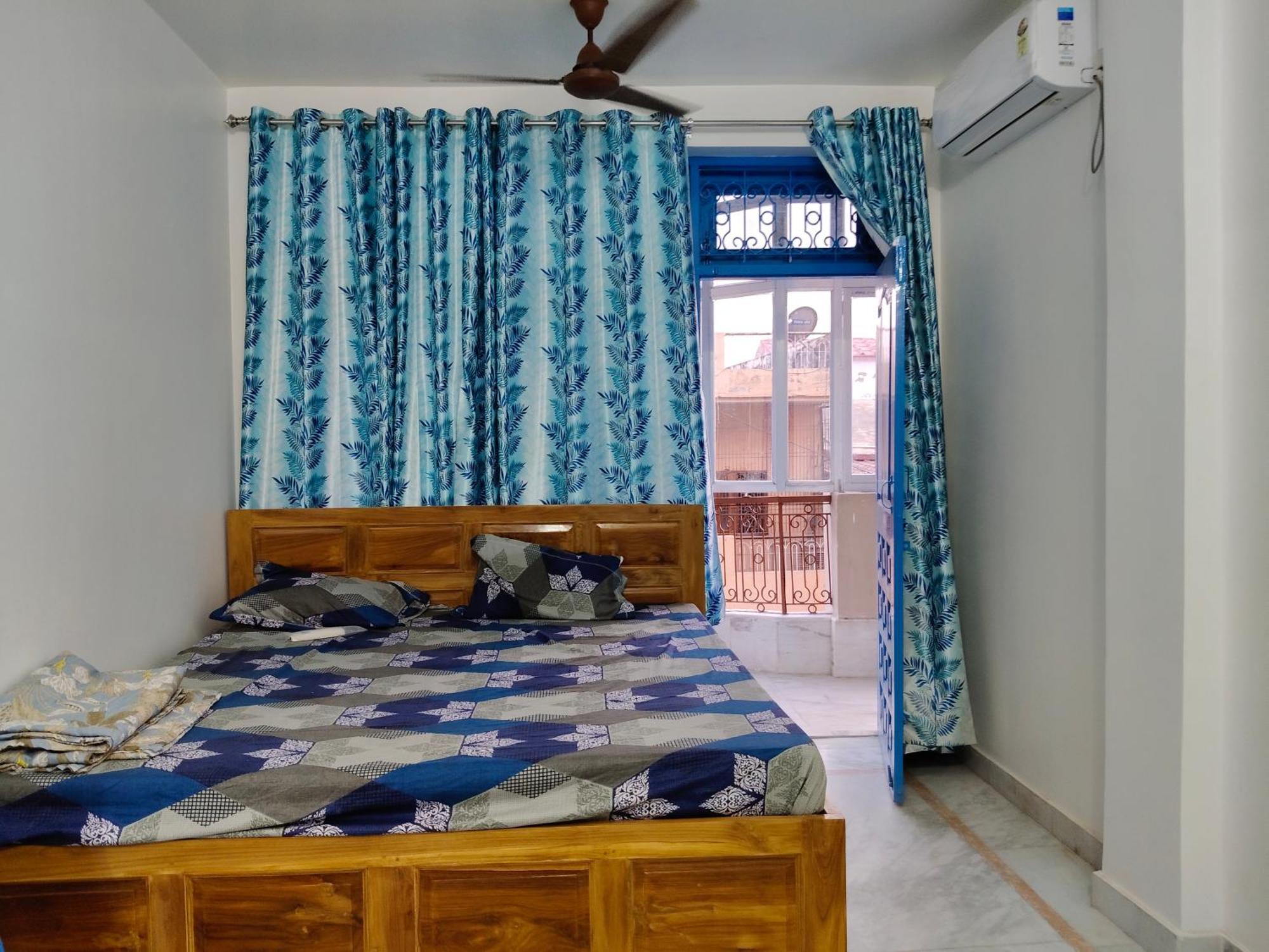 Kashivas - Spacious 2bhk Near Assi Ghat Apartment