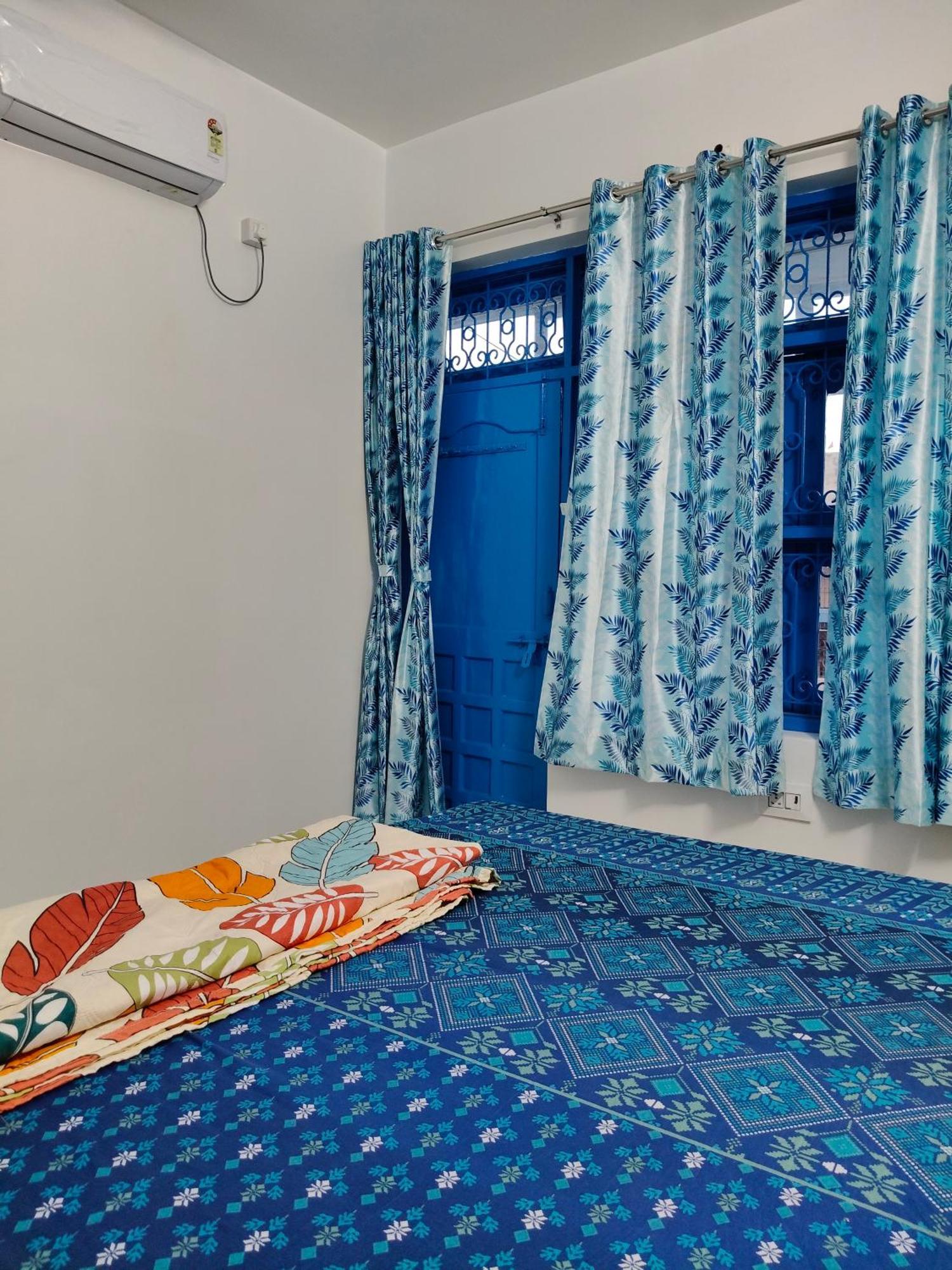 Kashivas - Spacious 2bhk Near Assi Ghat Apartment *